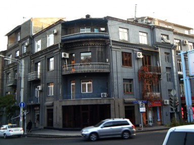 Apartment block on Moskovian-Saryan cross-street