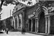 Գլխավոր ֆասադը զբոսայգու կողմից