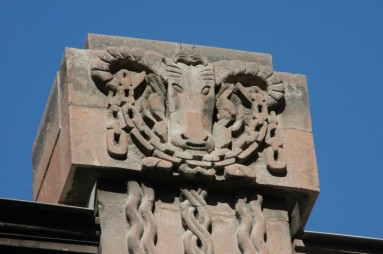 The end of the Afrikyan Mansion or how to destroy a national treasure